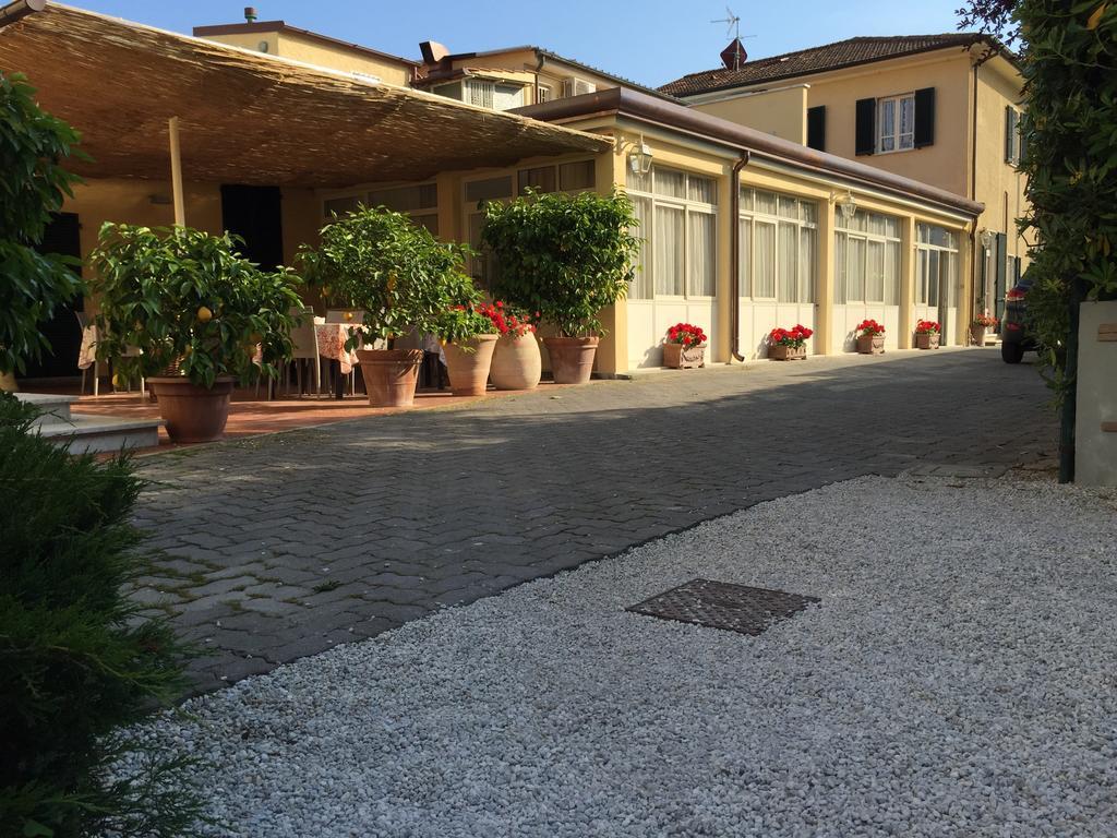 Hotel Verdesolemare Marina di Pietrasanta Exterior foto